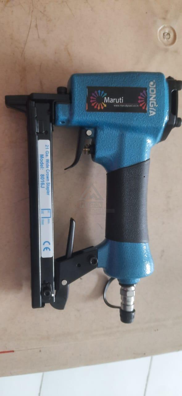 PNEUMATIC NAILER